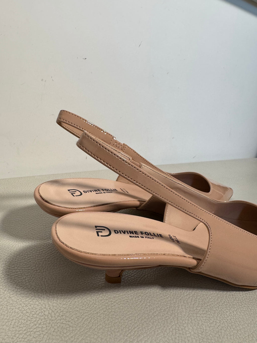 Slingback vernice nude by Divine Follie