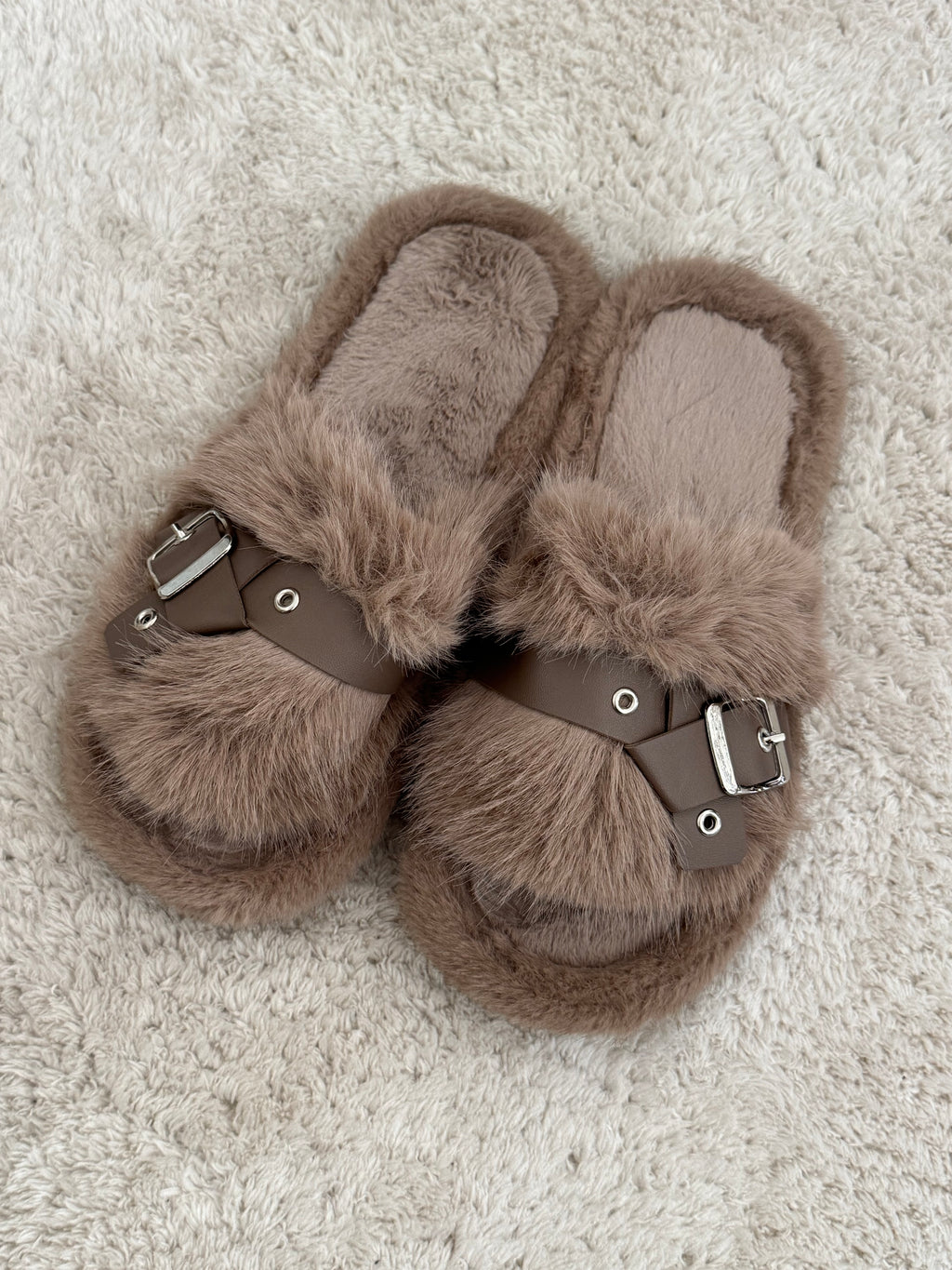 Slippers in eco pelliccia