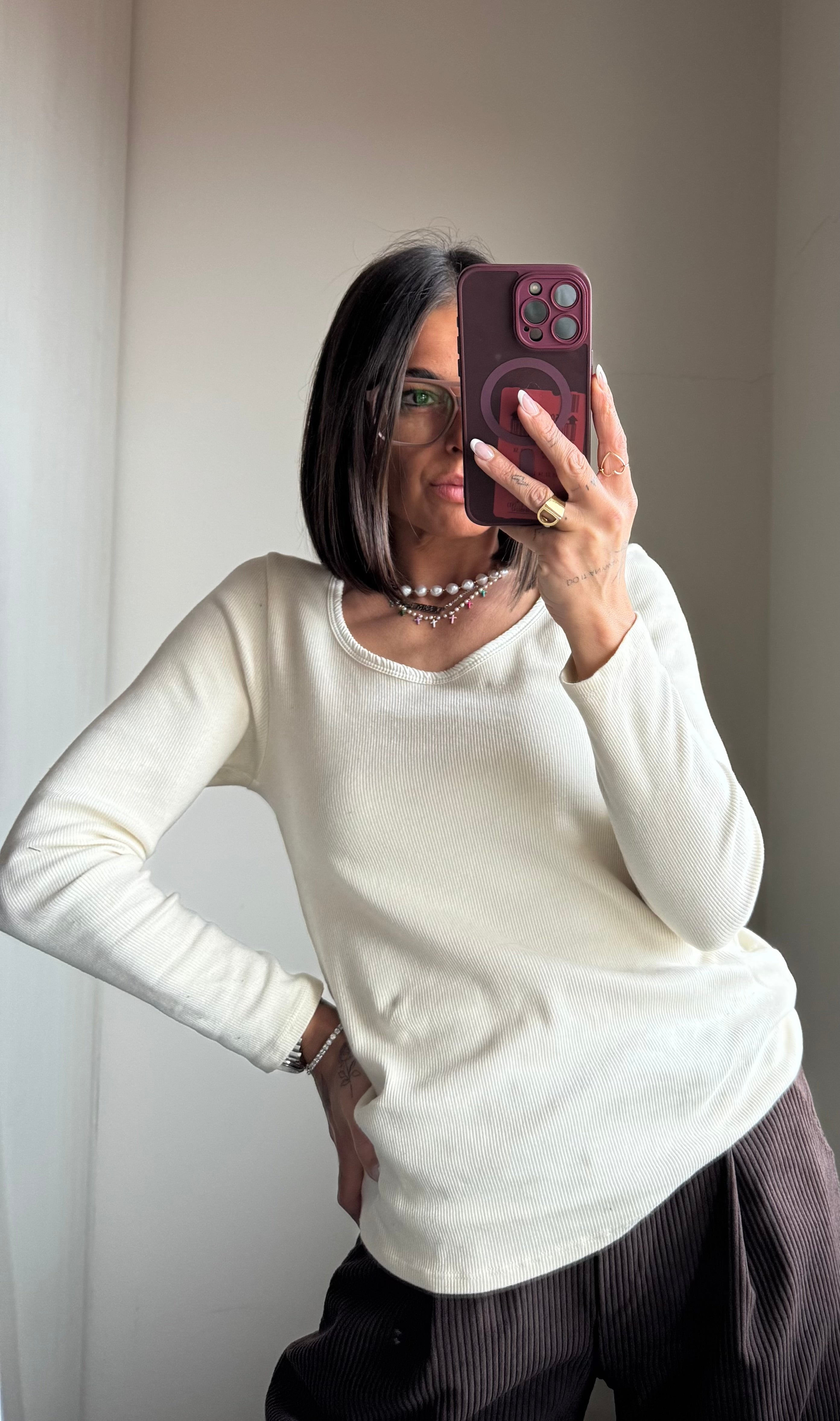 Maglia a manica lunga con scollo a madonna