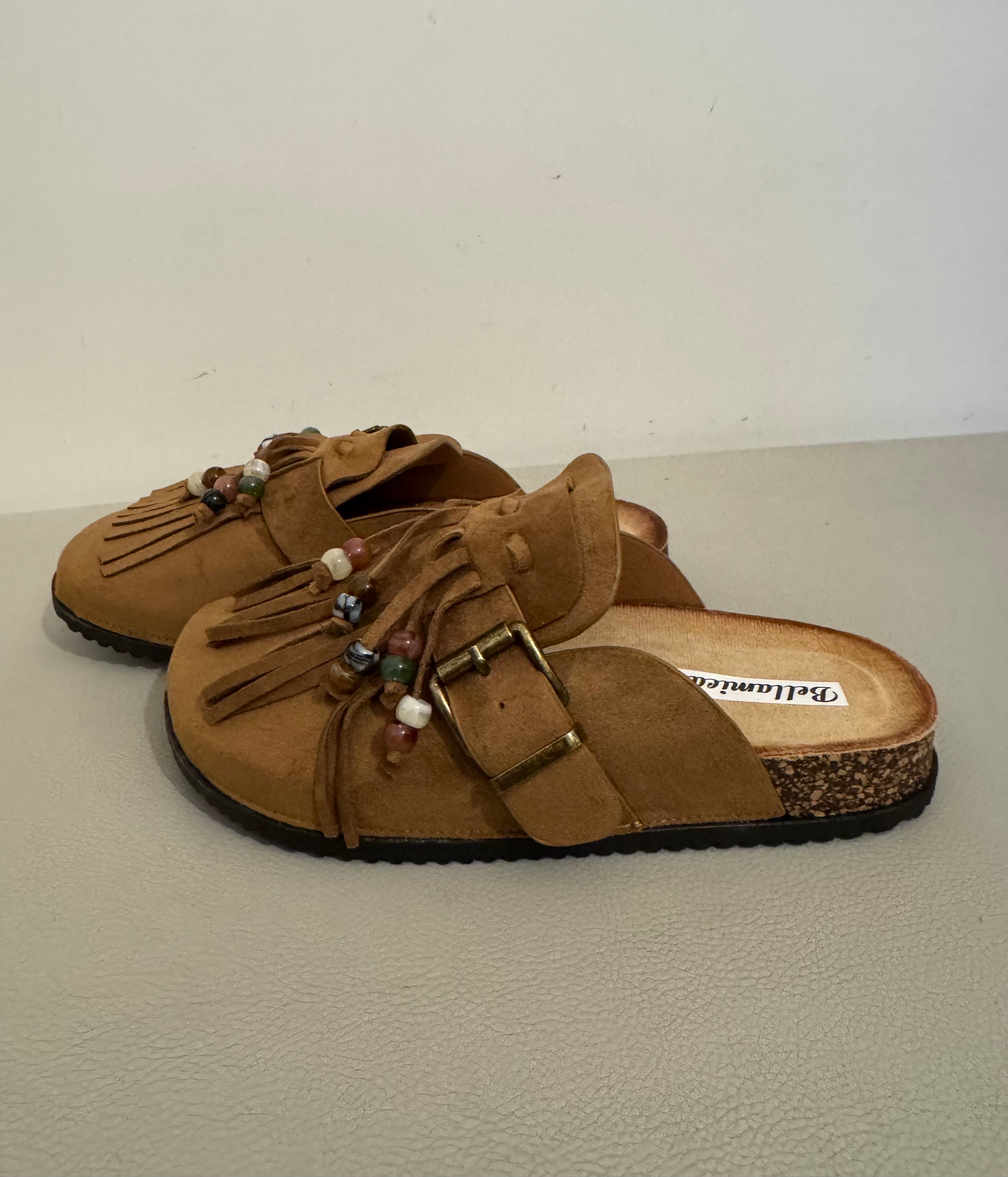 Mules con frange e perline