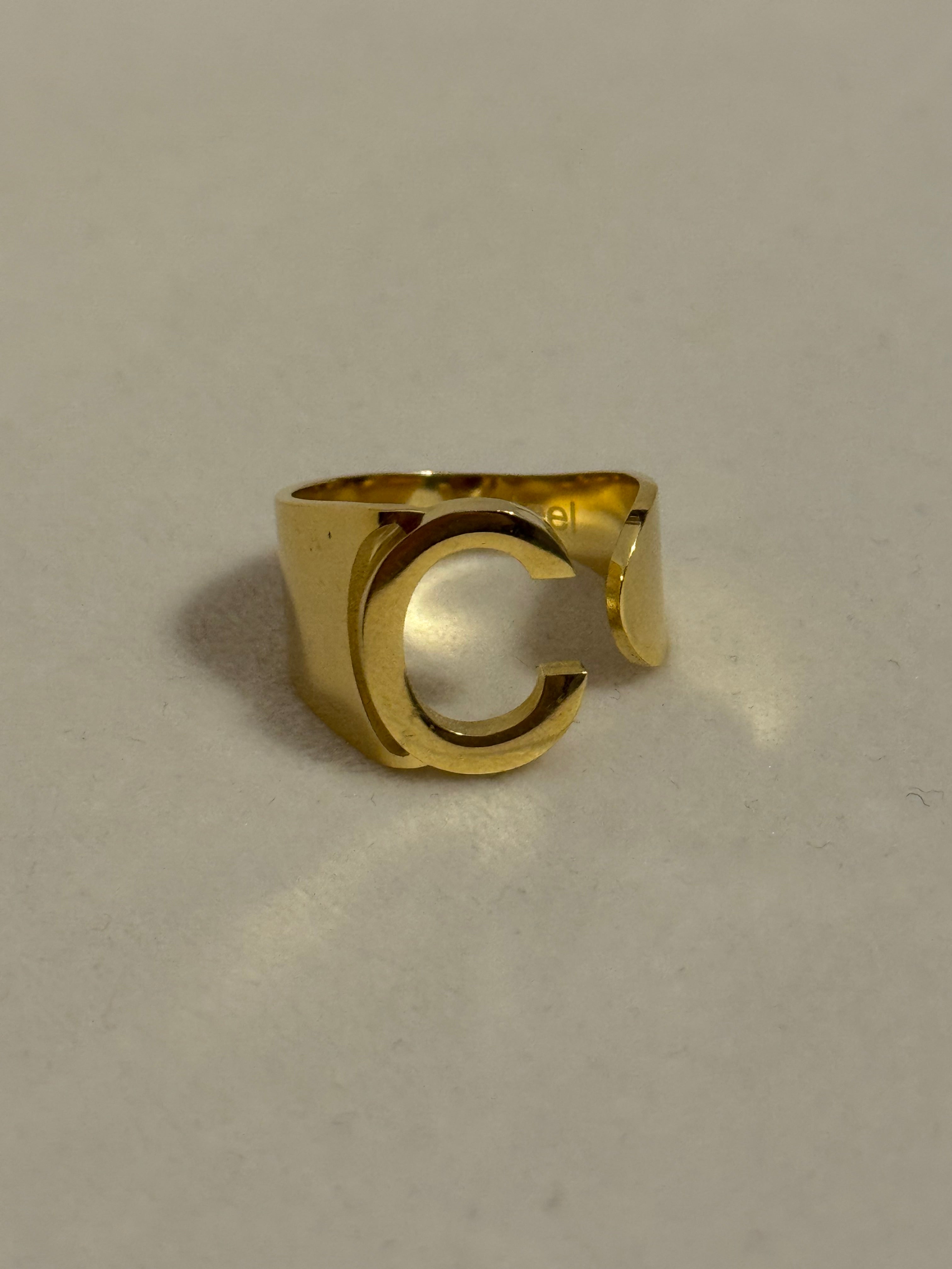 Anello con iniziale