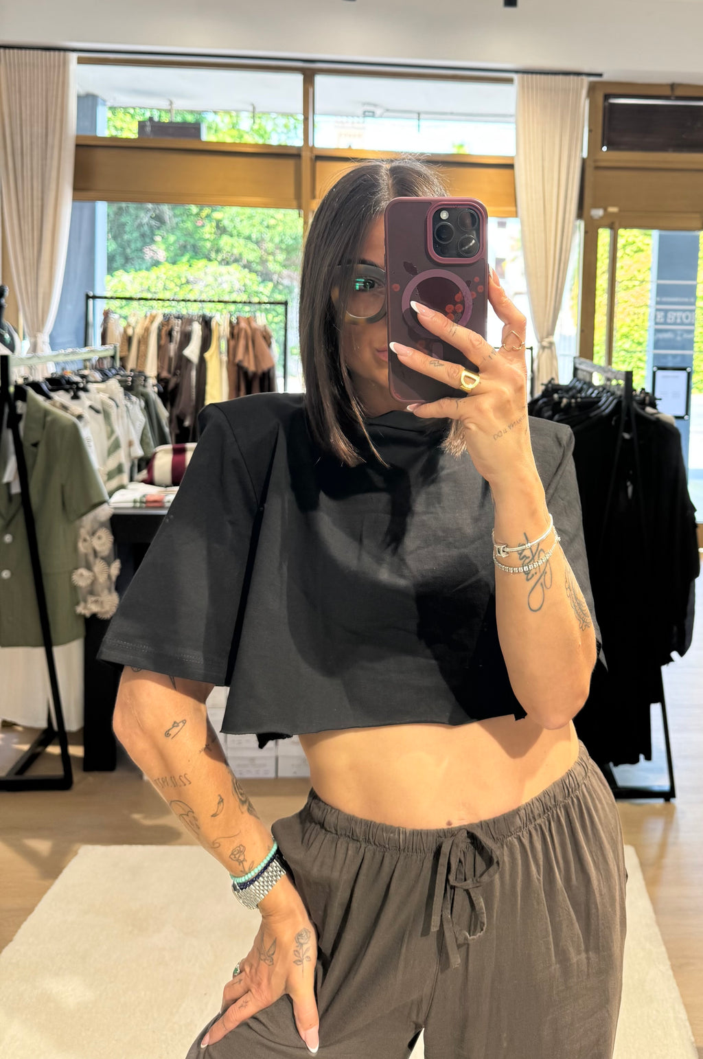 T-shirt crop con spalline