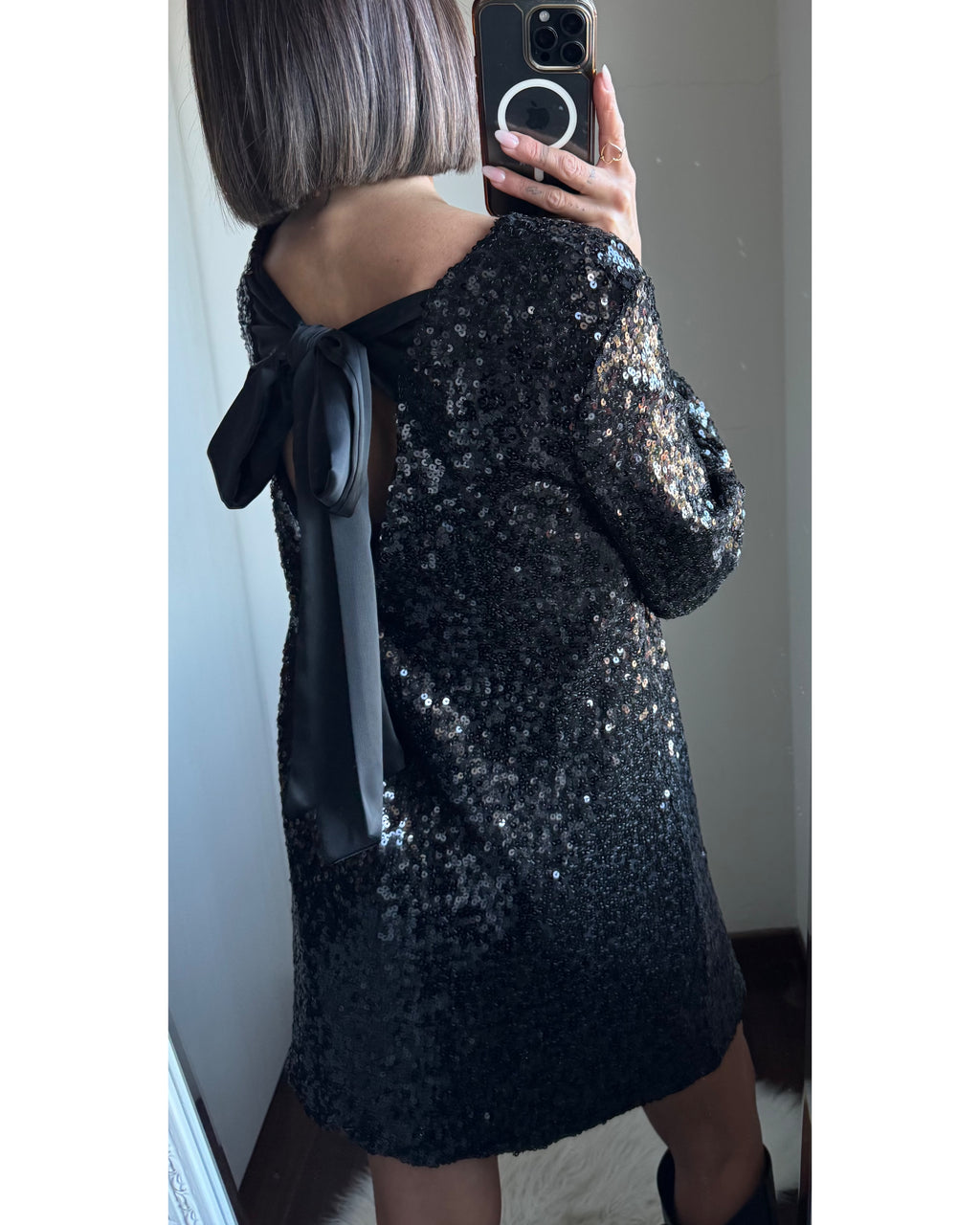 Abito paillettes con fiocco