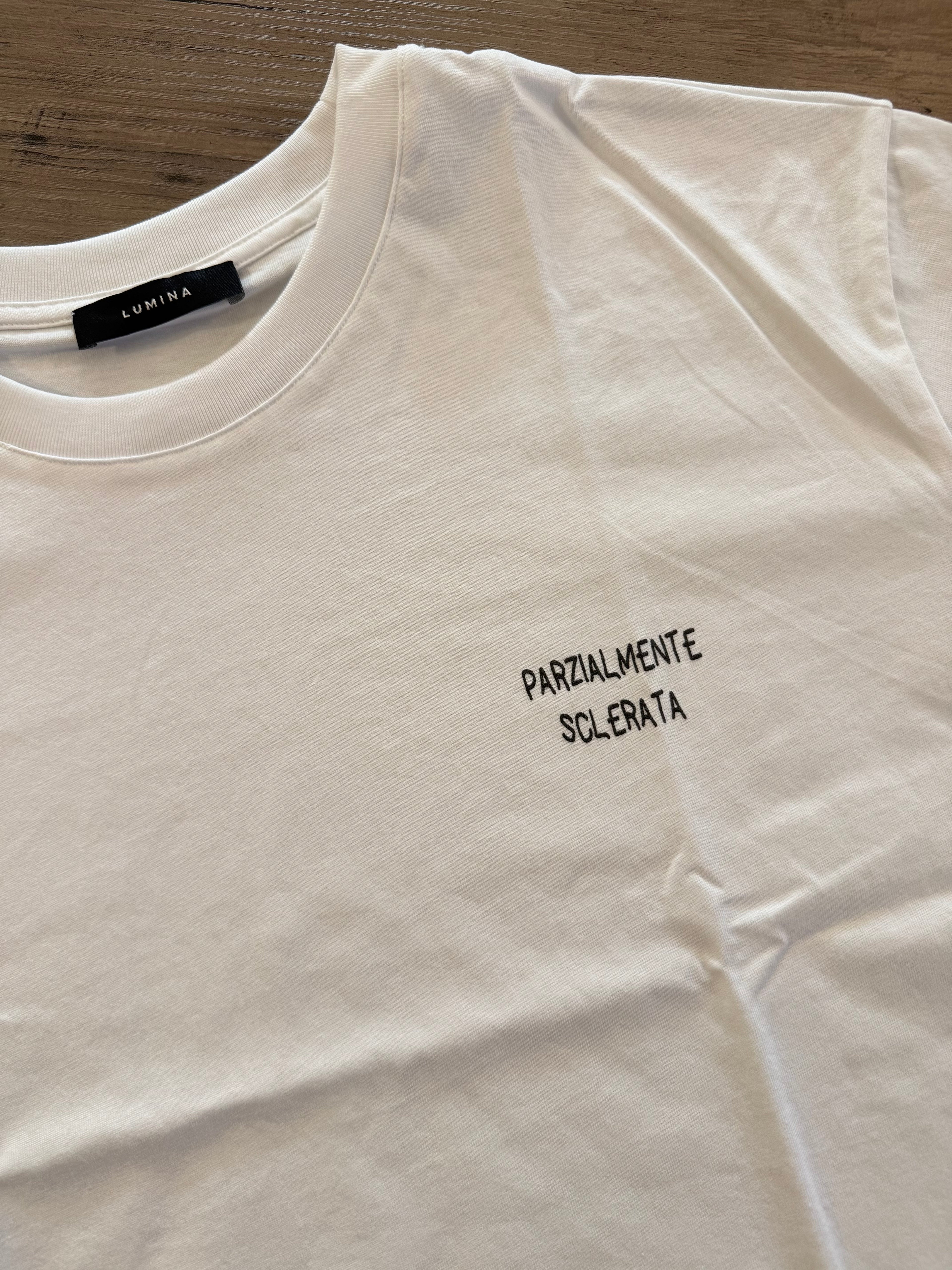T-shirt PARZIALMENTE SCLERATA