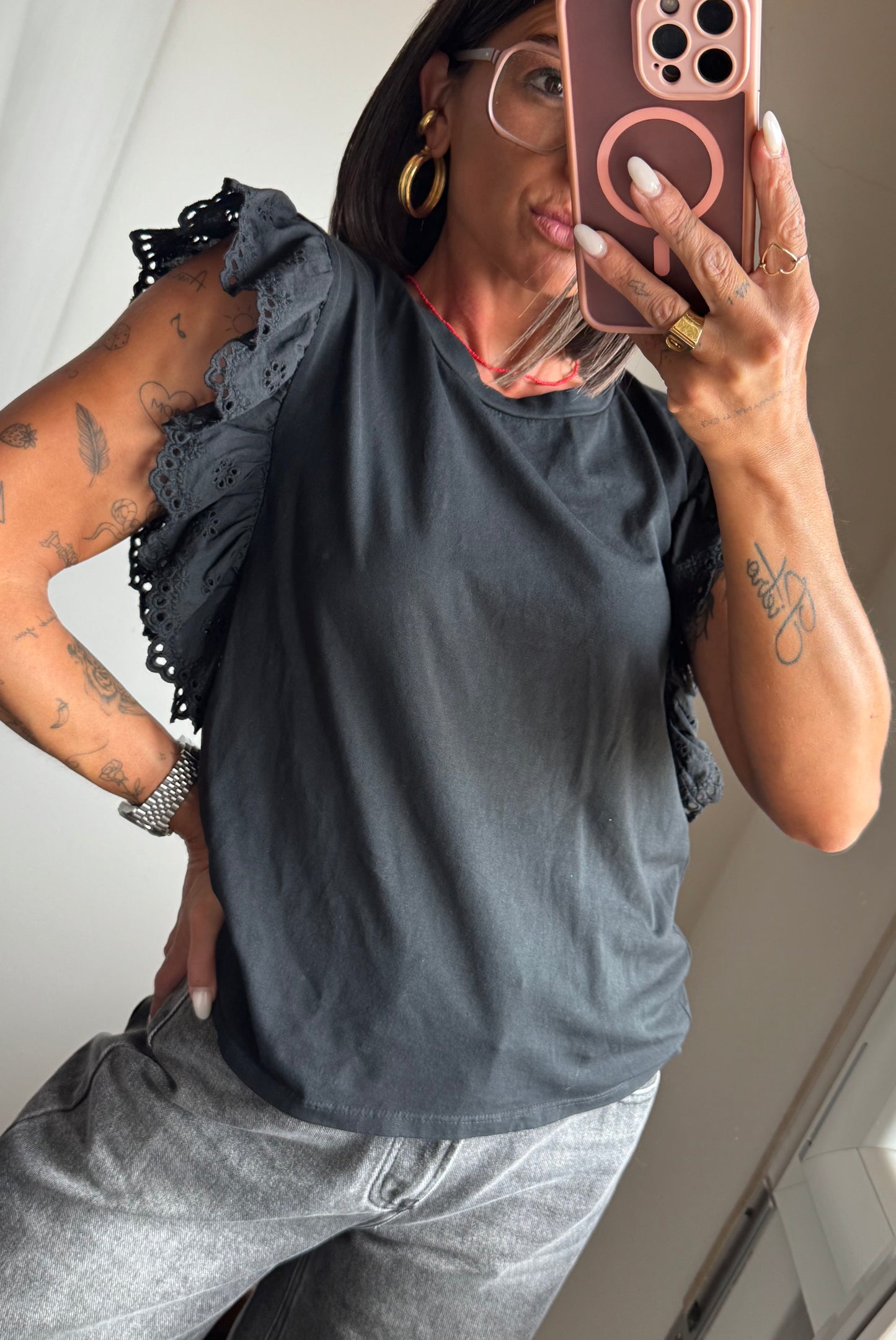 T-shirt con volant