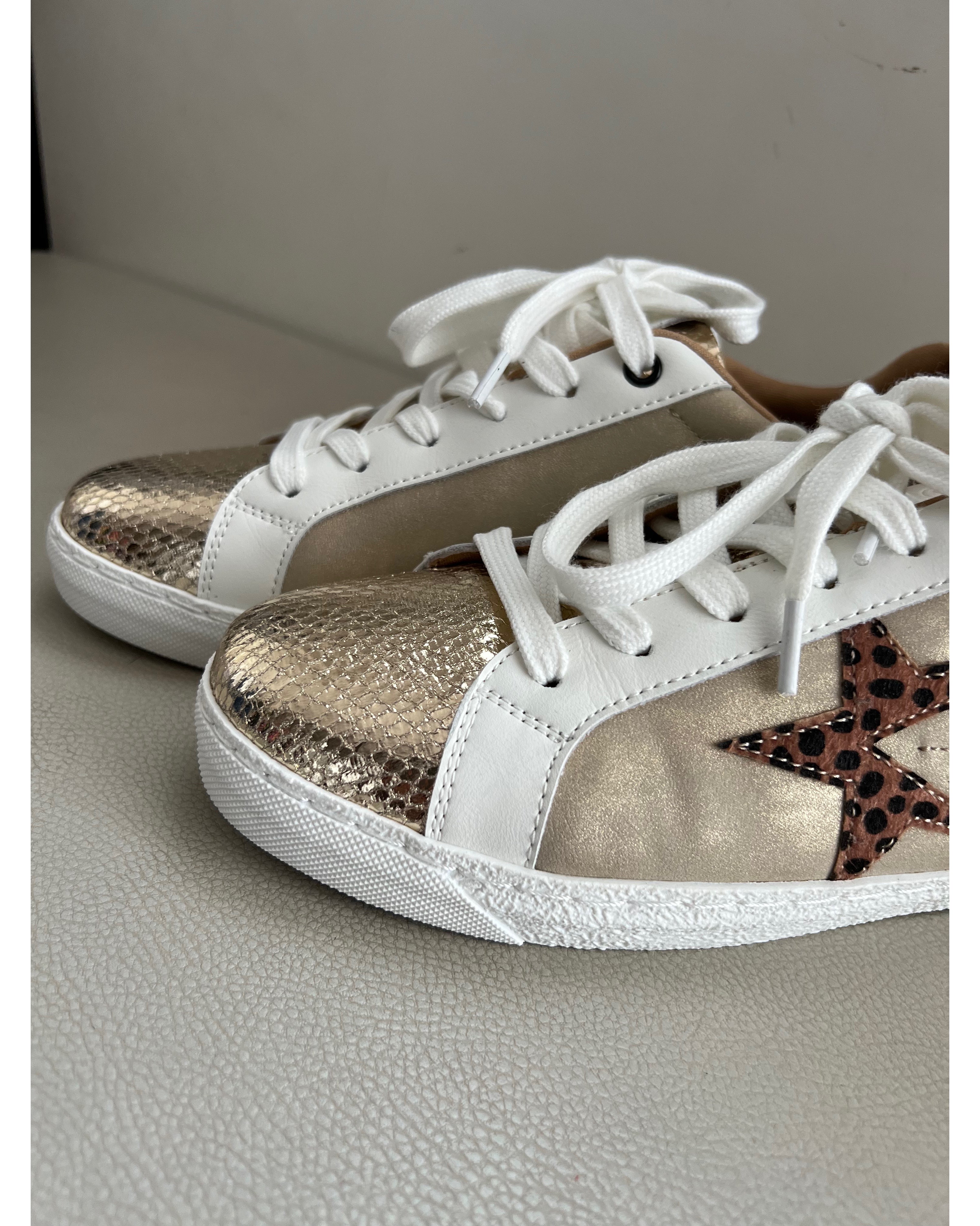 Sneakers gold