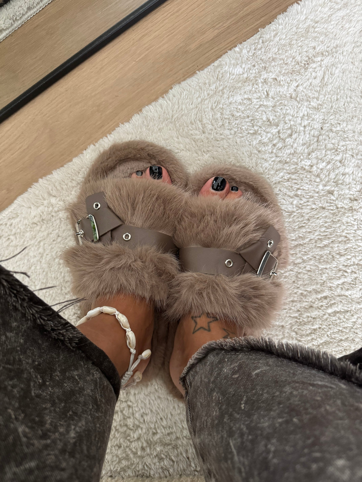 Slippers in eco pelliccia