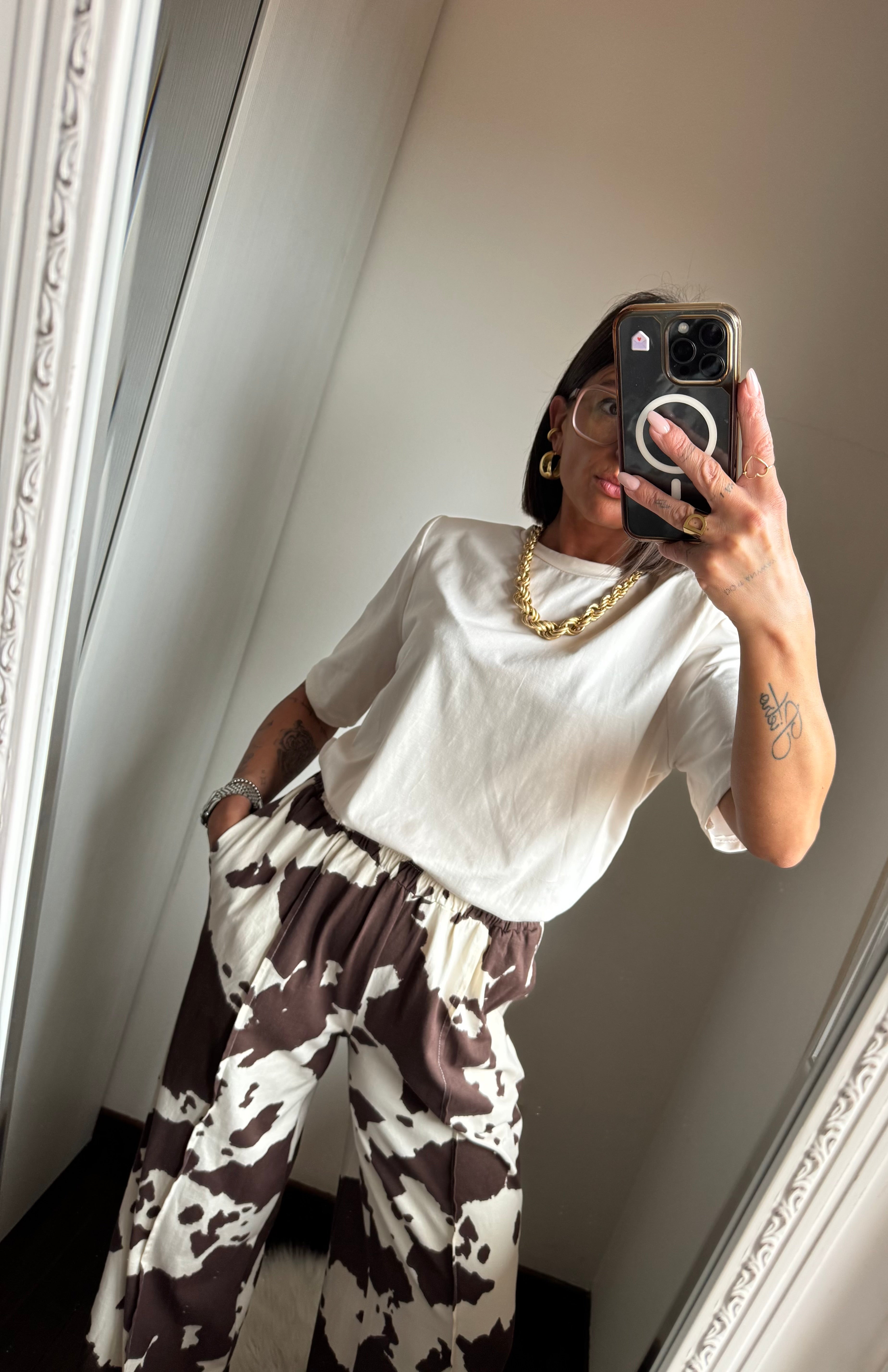 T-shirt con spallina imbottita