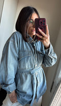 Giacca in denim con cintura in vita