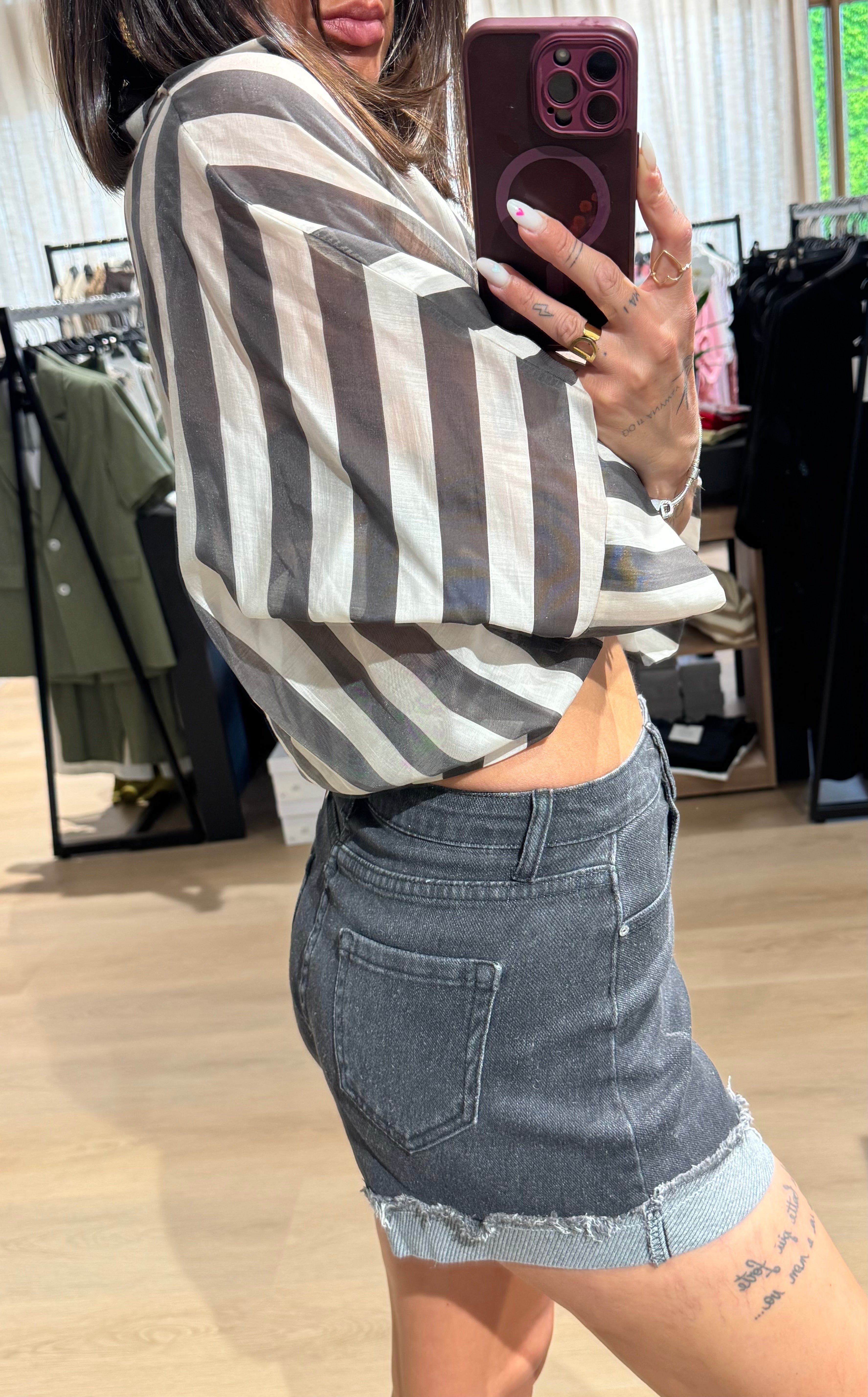 Shorts in denim con risvolto