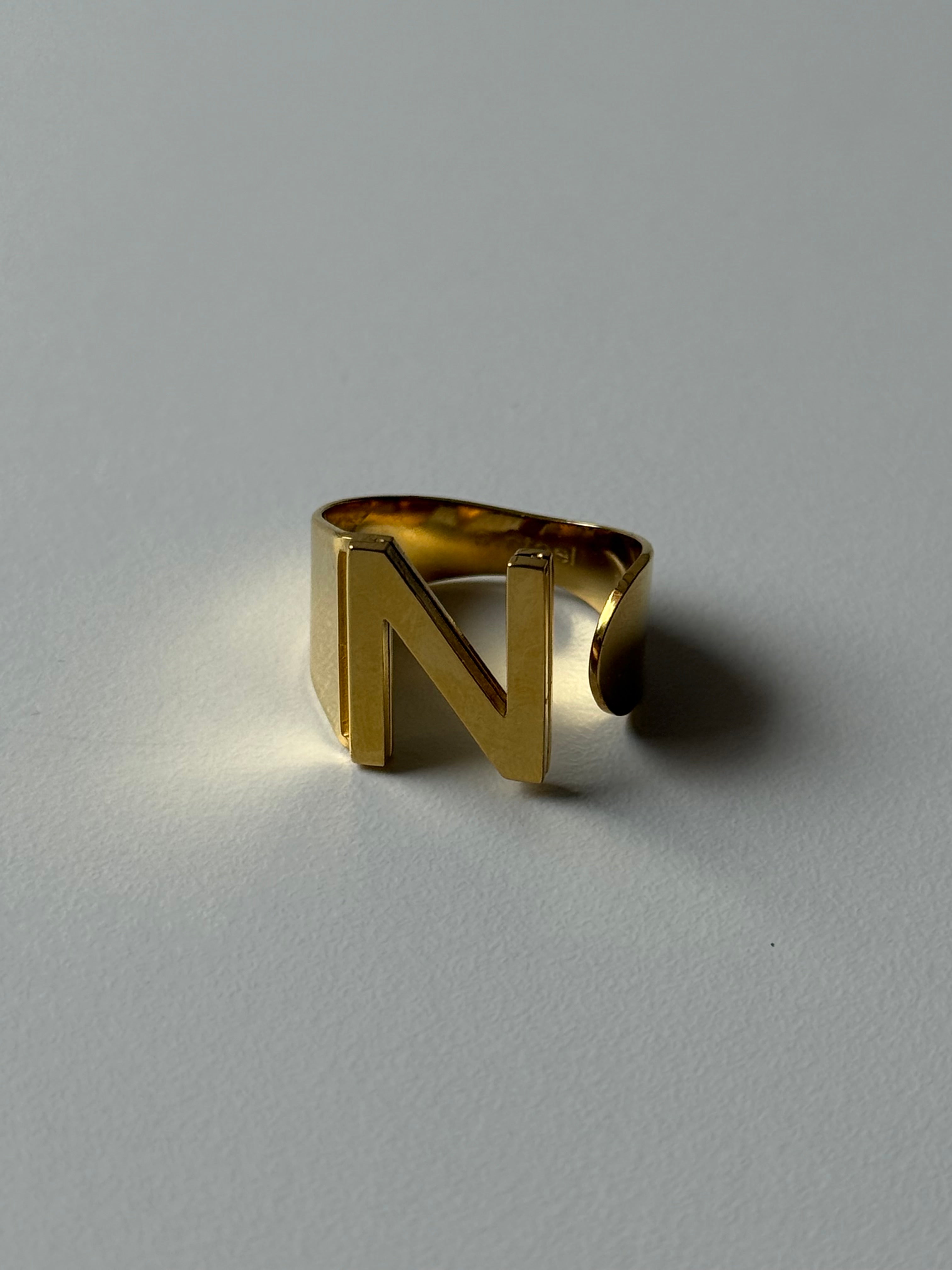 Anello con iniziale