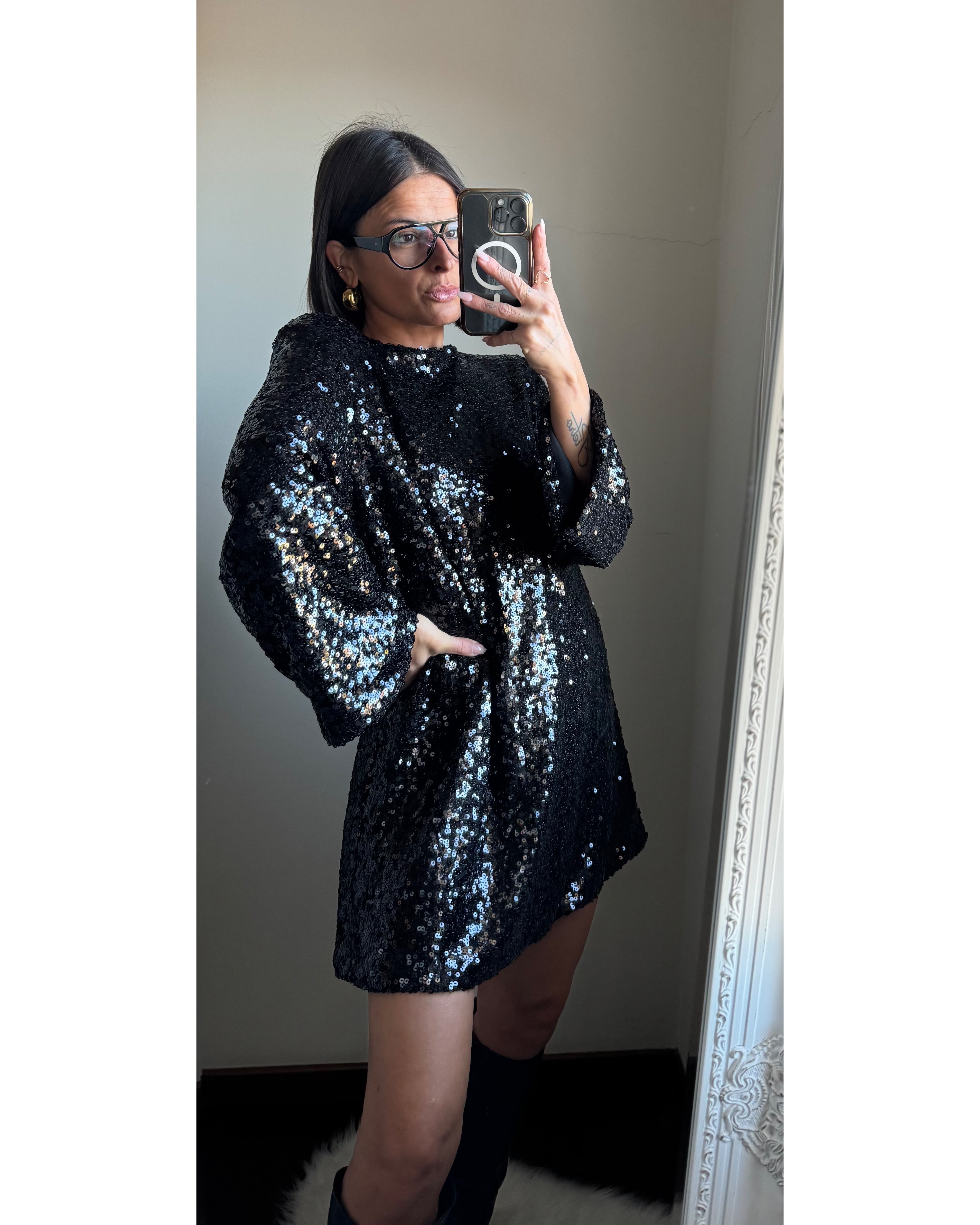 Abito paillettes con fiocco