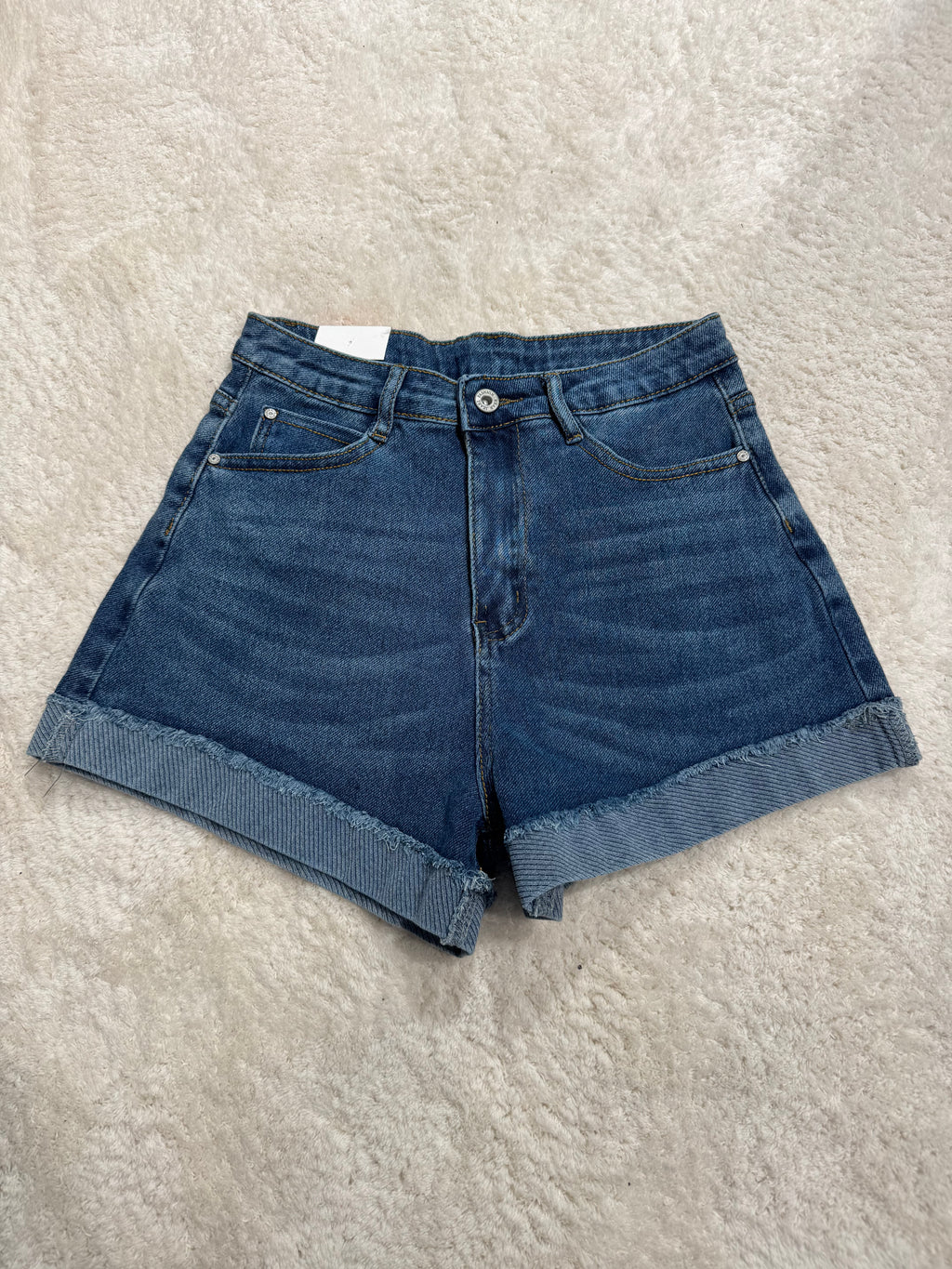 Shorts in denim con risvolto